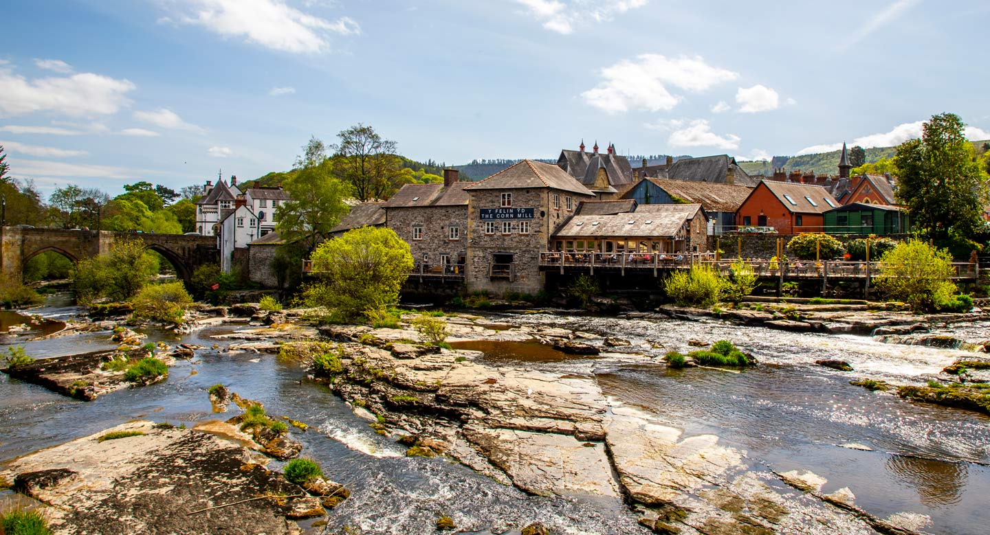Waitress at Brunning & Price Pubs